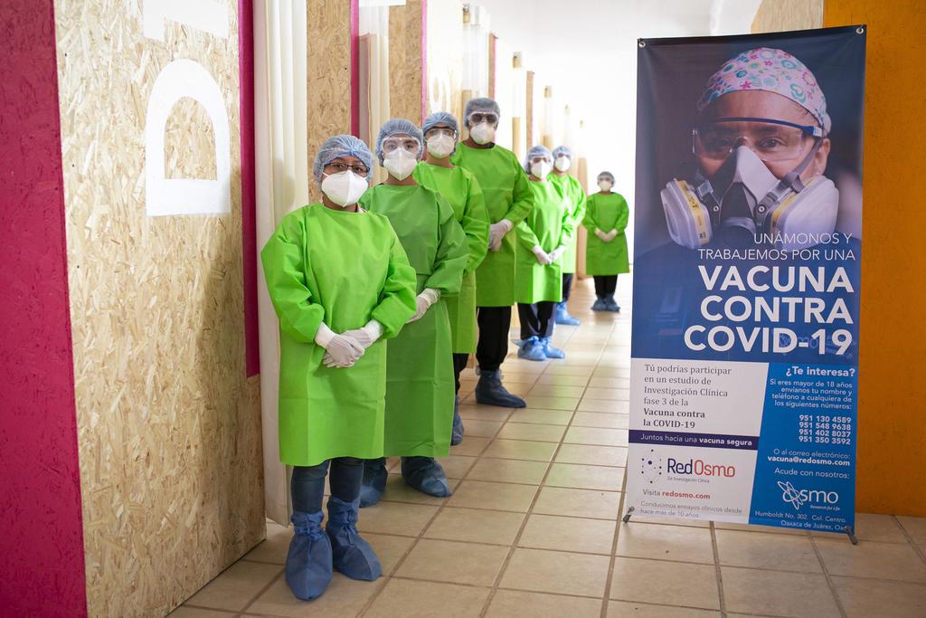 Aplican a primeros cinco voluntarios dosis de vacuna contra COVID en Oaxaca