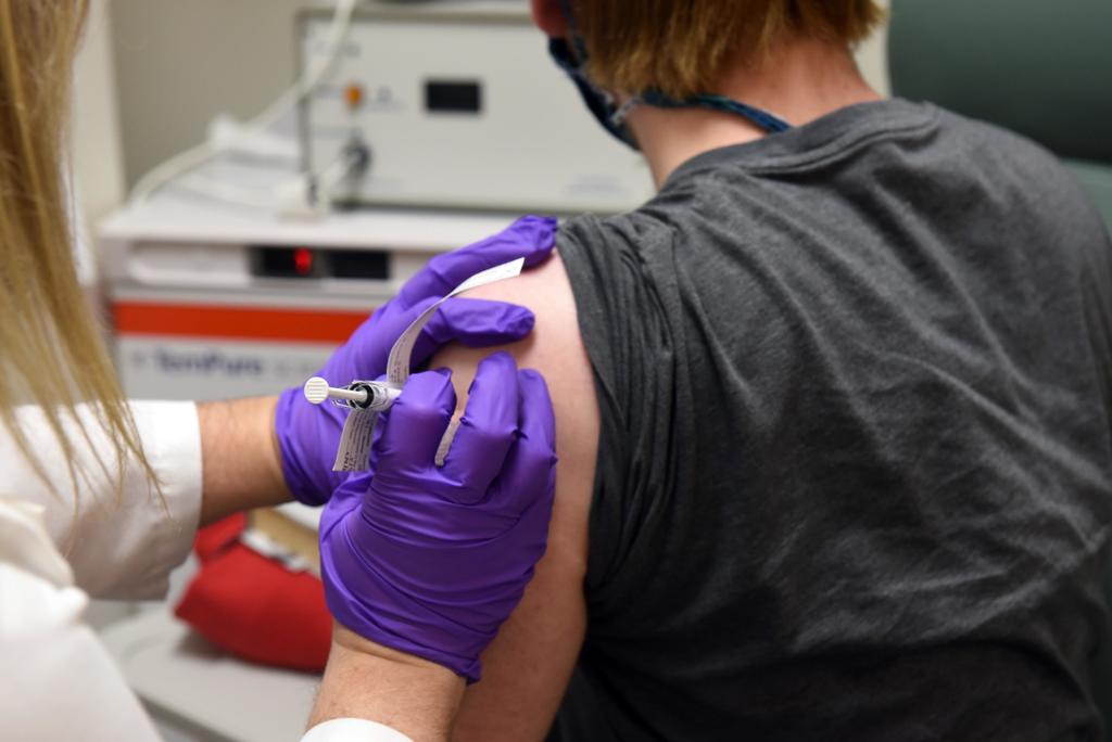 Pfizer y BioNTech reportan eficacia del 90 % en su vacuna contra COVID-19