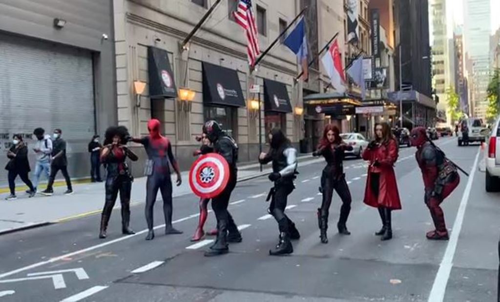 'Vengadores' irrumpen en Nueva York para evitar triunfo de Trump
