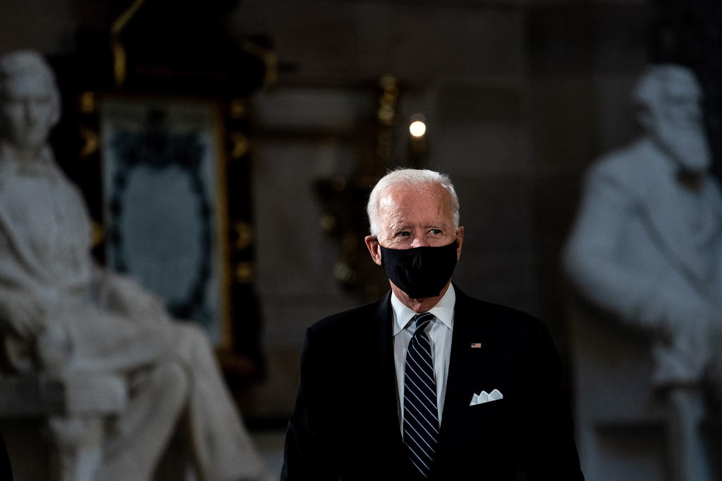 Advierte Biden de un 'invierno muy oscuro' en EUA ante un repunte de COVID-19