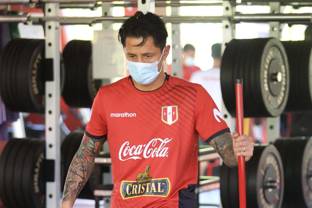 Gianluca Lapadula se entrena con la selección de Perú