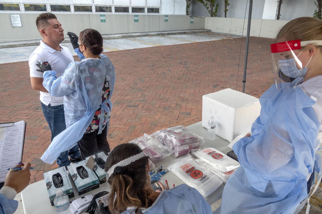 Florida suma 4,300 nuevos contagios de COVID-19