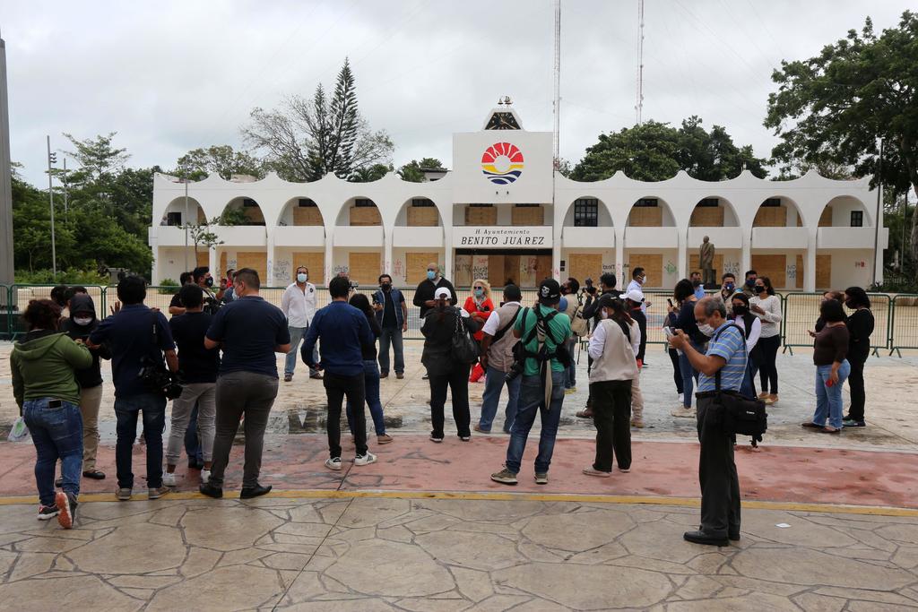 Exigen periodistas esclarecer actuación de policías en Cancún