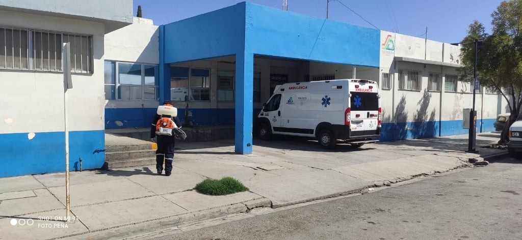 Sanitizan hospitales de Gómez Palacio