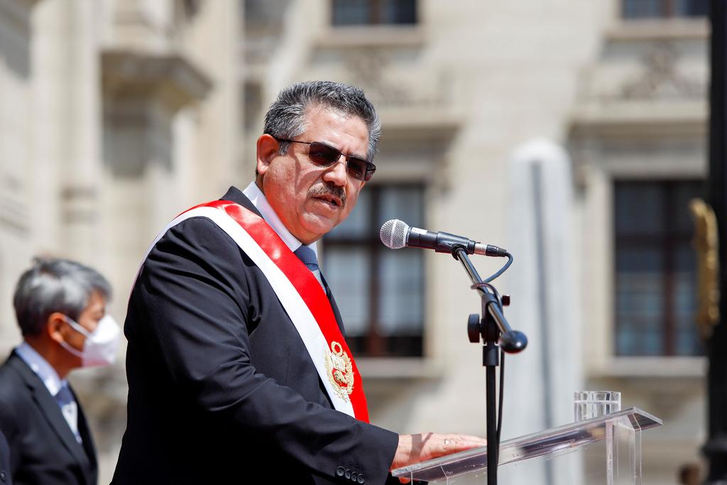 Merino ve como se debilita su apoyo político en Perú entre críticas globales