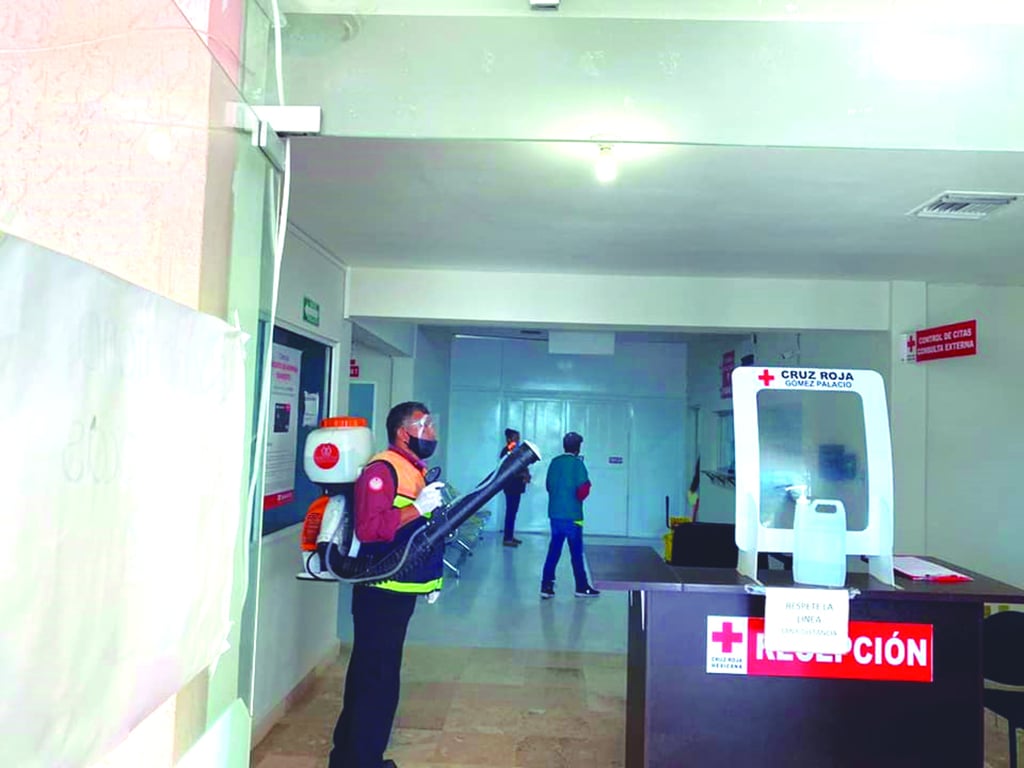 Desinfectan Cruz Roja en Gómez Palacio