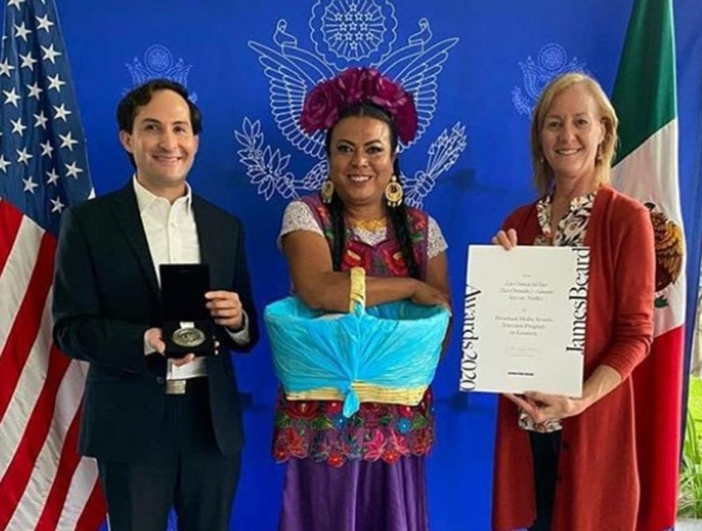 Lady tacos de canasta recibe premio internacional por su gastronomía