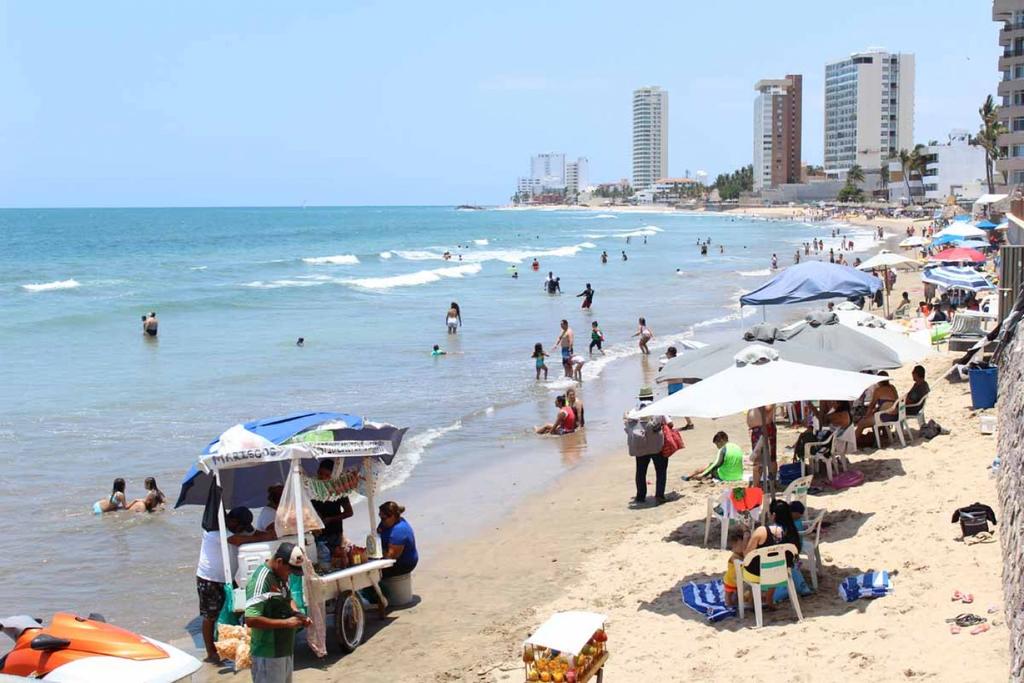 Sinaloa extrema supervisión en playas y antros por COVID