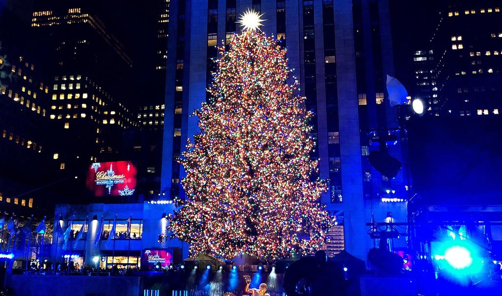 Llega a Nueva York el árbol de Navidad del Rockefeller Center