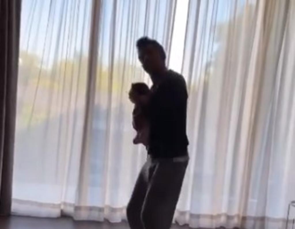 Adrián Uribe comparte tierno baile con su hija recién nacida