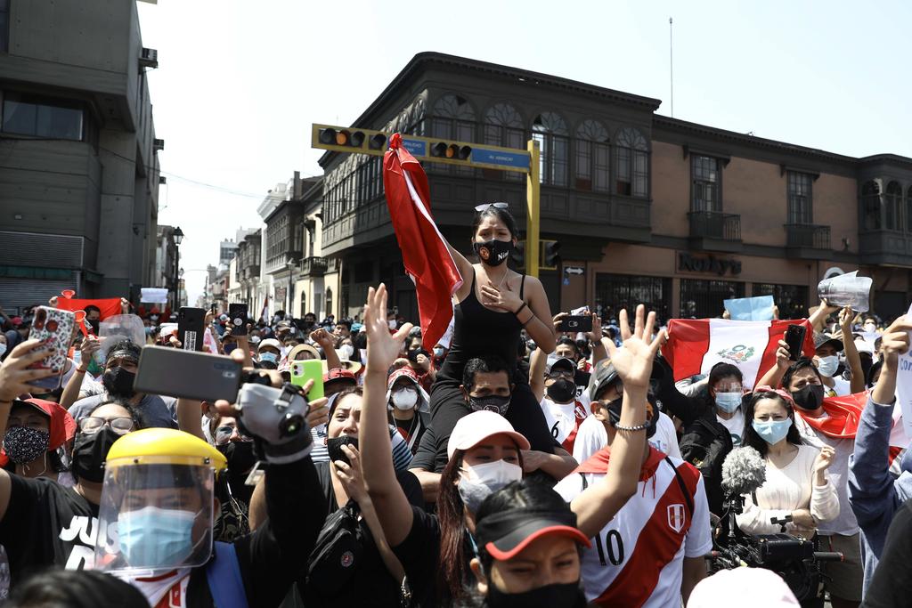 'Generación del bicentenario' celebra triunfo enlutado en Perú
