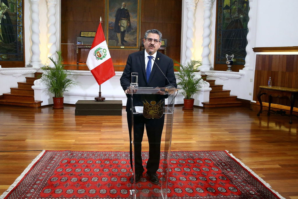 En Perú denuncian a Merino tras dimitir