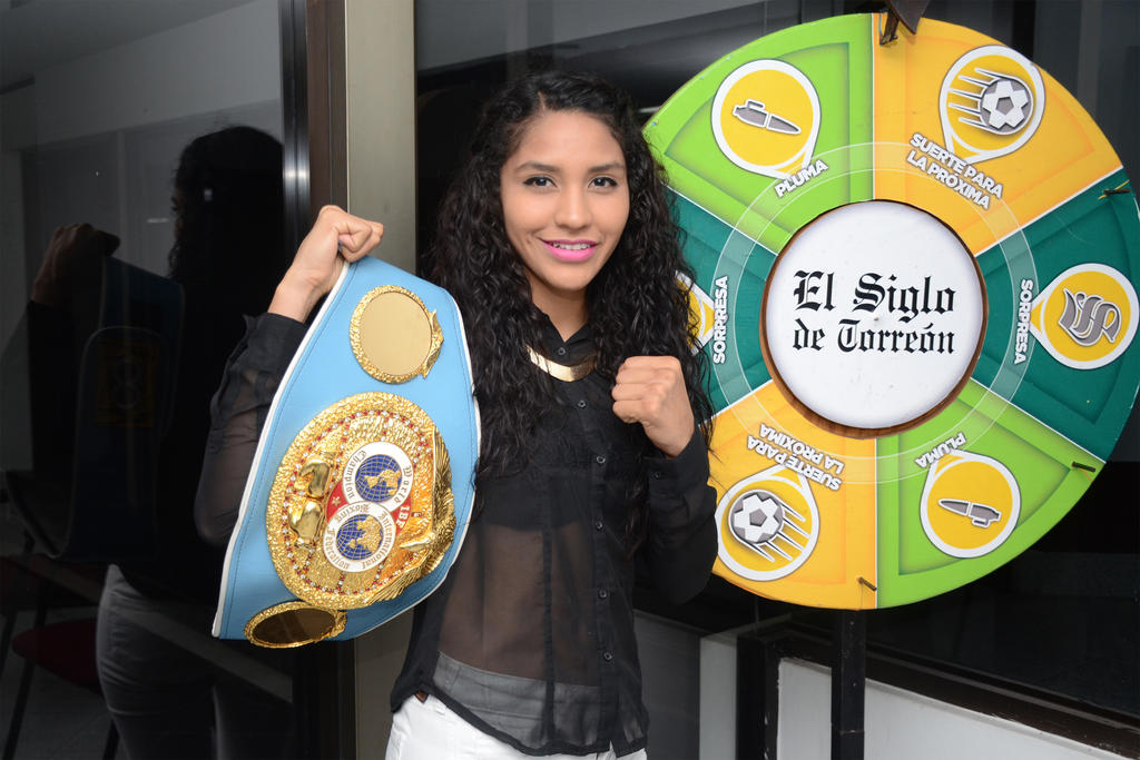 CMB acredita como campeona a 'Cobrita' Luna tras comprobar legalidad de sus guantes