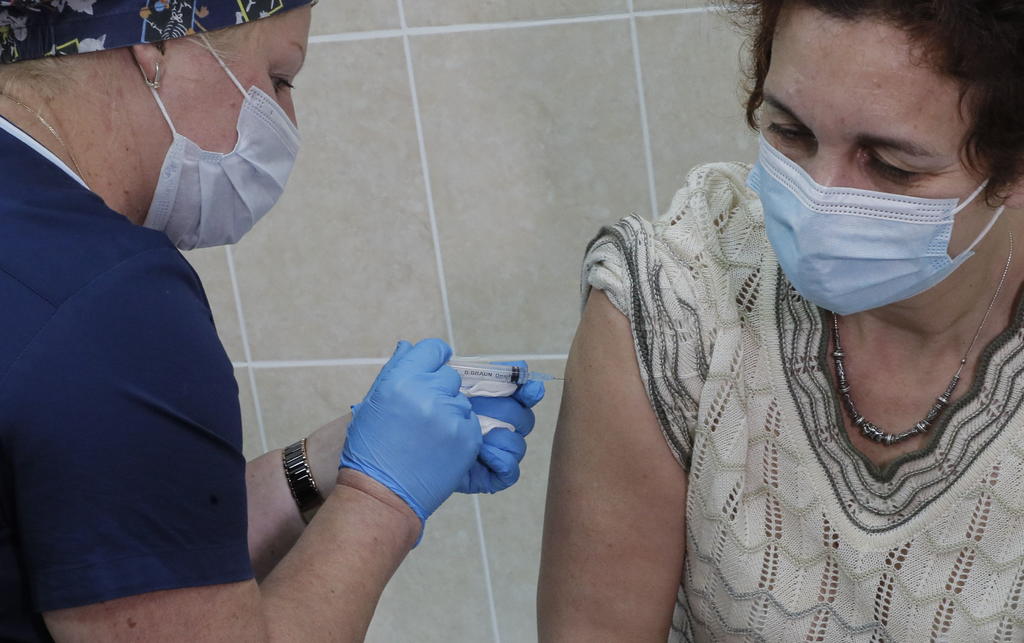 Según encuesta, 8 de cada 10 mexicanos se aplicaría vacuna rusa