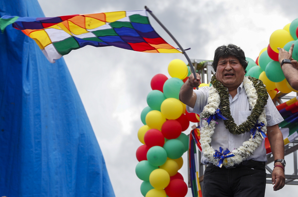 Morales reasume presidencia del MAS tras regreso