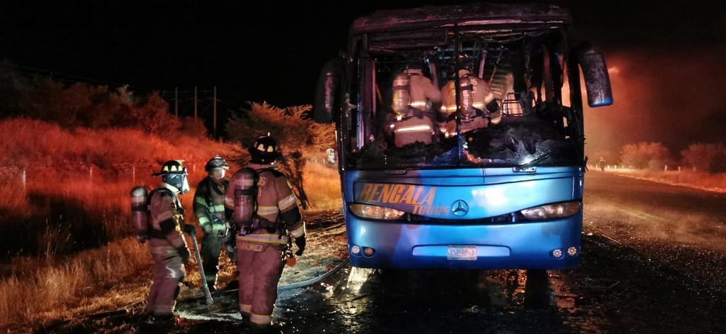 Se incendia autobús de turismo en Nombre de Dios