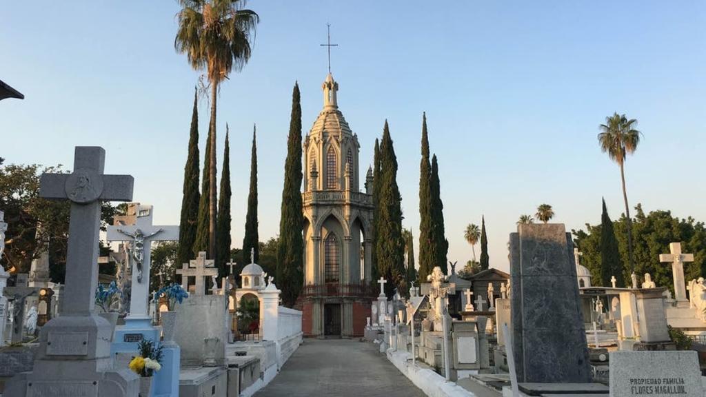 Hombre muere durante sepelio de su esposa; cayó en una tumba en Guadalajara