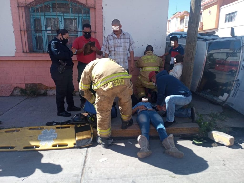 Familia sufre volcadura en la Santa María; hay un lesionado