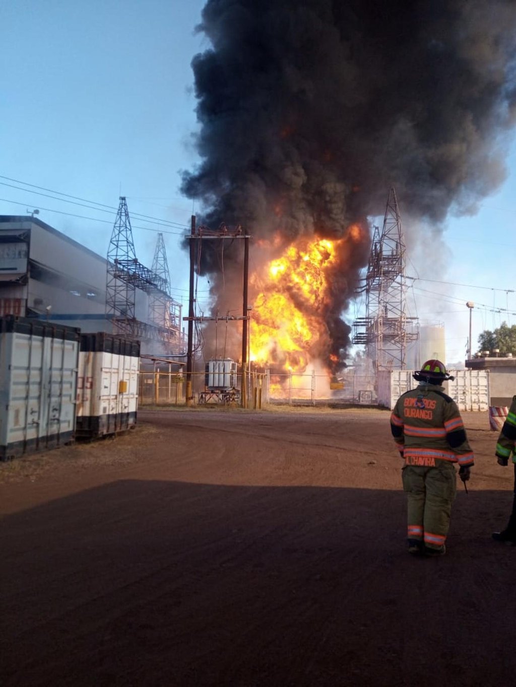 Aparente explosión de transformador causó incendio en Subestación de CFE