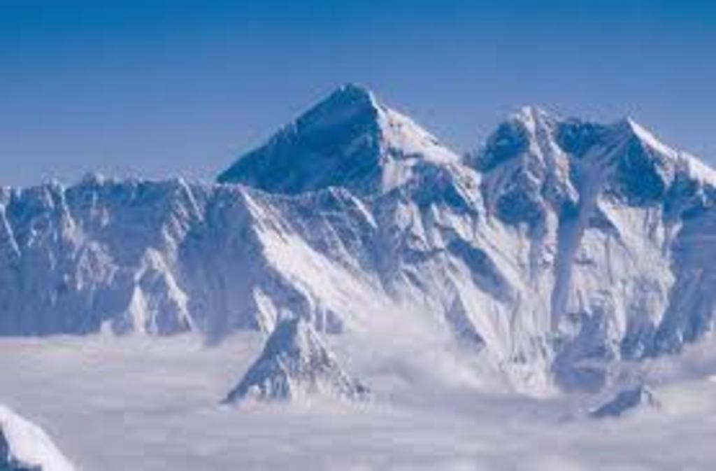 Microplásticos coronan el Everest