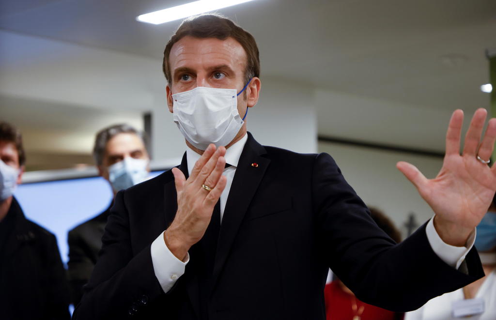 Anuncia Macron que Francia comenzará a vacunar a finales de año o en enero