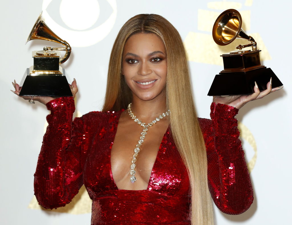 Beyoncé y Swift, duelo en los Grammy