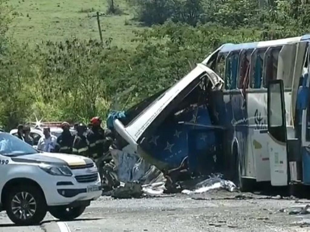 Reportan al menos 40 muertos tras colisión entre autobús y camión en Brasil