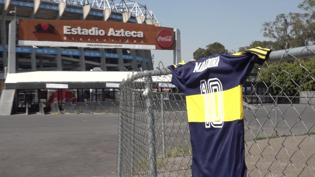 Realizan homenaje a Maradona en el Estadio Azteca