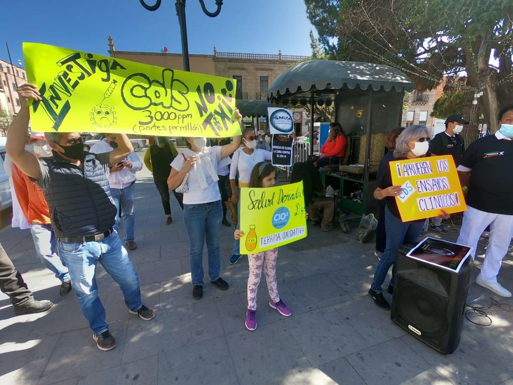 Grupo minoritario marcha a favor del uso de dióxido de cloro contra Covid-19