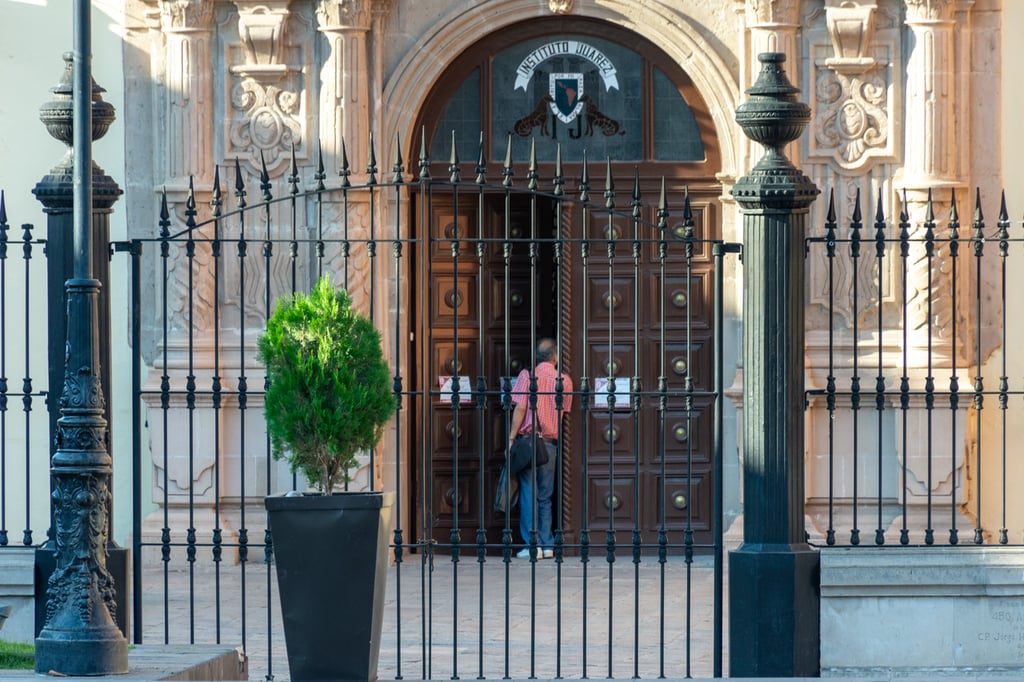 Universitarios se quedan sin empleo