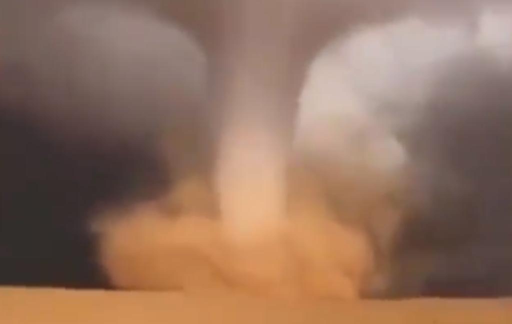Captan enorme tornado 'de arena' en el desierto de Arabia Saudita