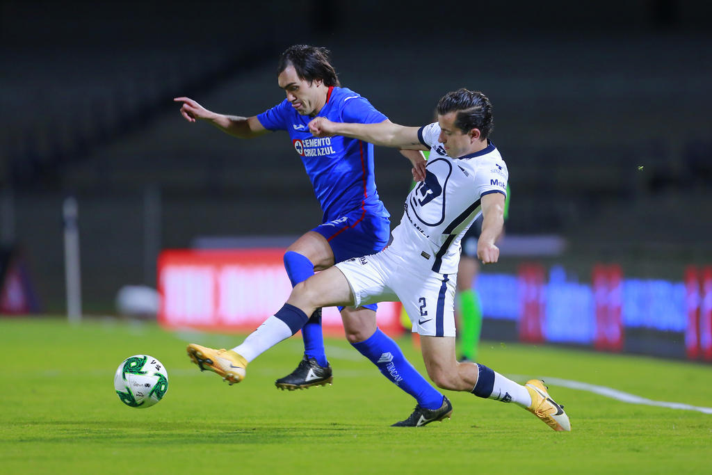 Pumas golea 4-0 a Cruz Azul y pasa a la final