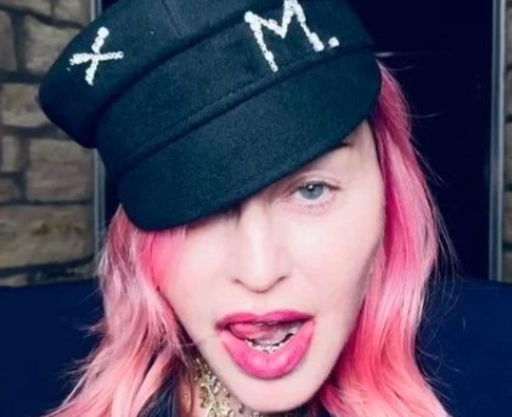 Madonna se realiza su primer tatuaje a los 62 años de edad