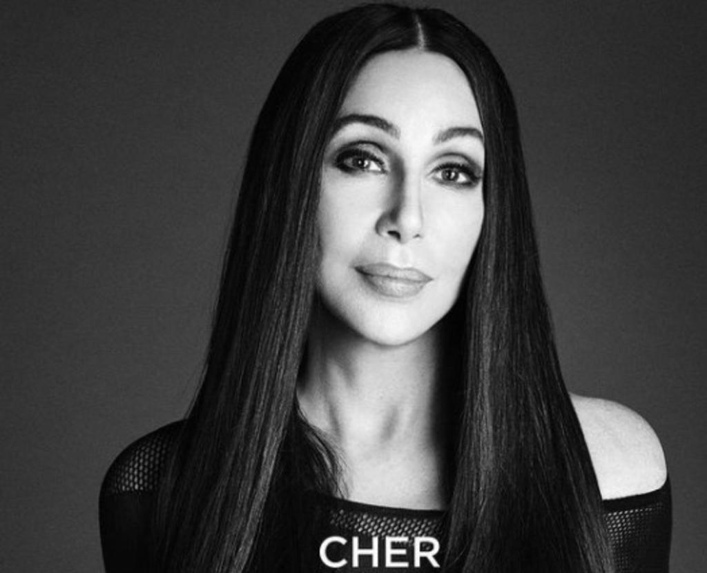 Cher continúa impresionando con su 'juventud' a los 74 años de edad