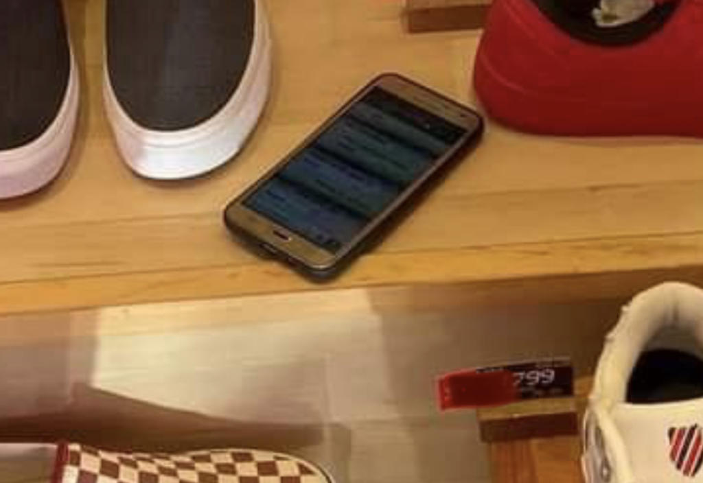 'Ventila' su conversación en zapatería de Torreón y se vuelve viral