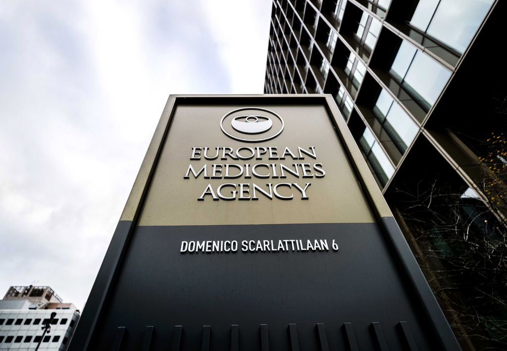 Hackean datos de vacuna