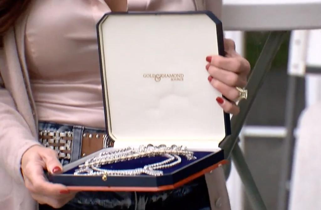 Buen samaritano devuelve a sus dueños joyas perdidas, valoradas en millones