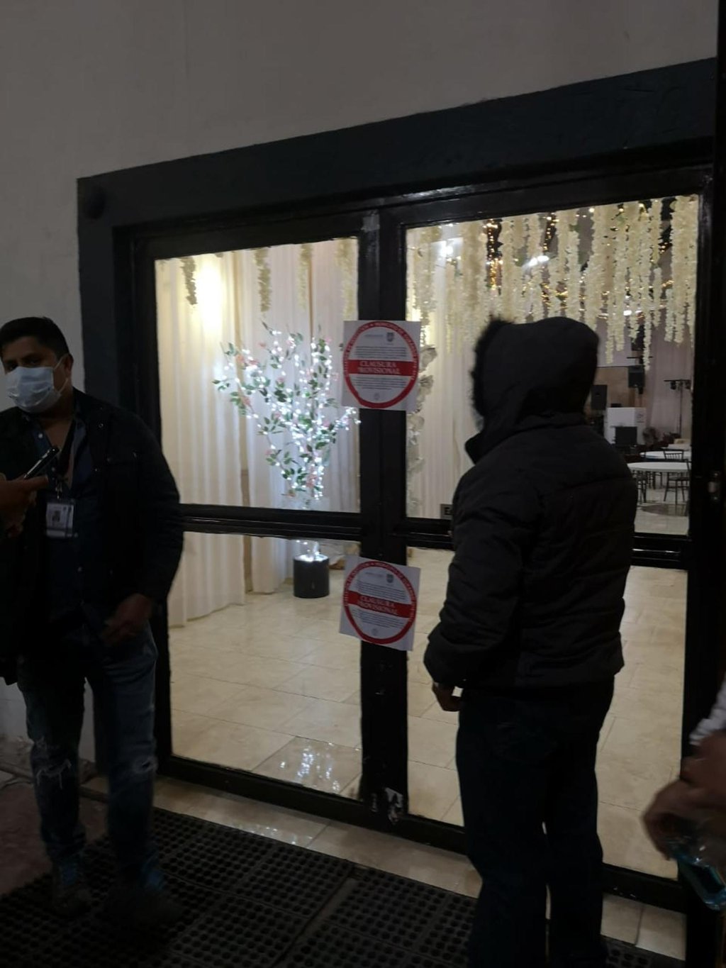 Inspectores dispersan fiesta en salón de calle Urrea