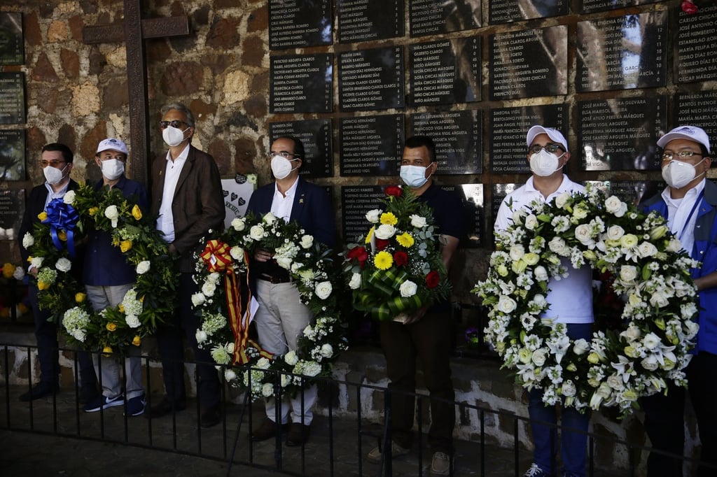 Honran a víctimas de matanza salvadoreña