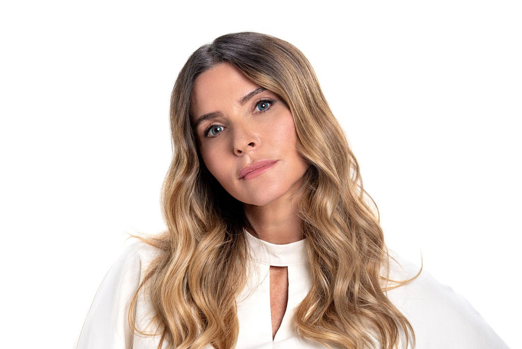 Issabela Camil se despide de Jaime Camil Garza en Acapulco