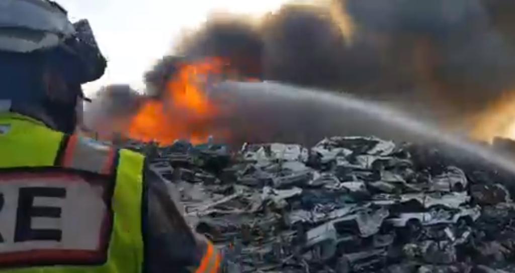 Incendio en empresa de Nuevo León rebasa las 24 horas