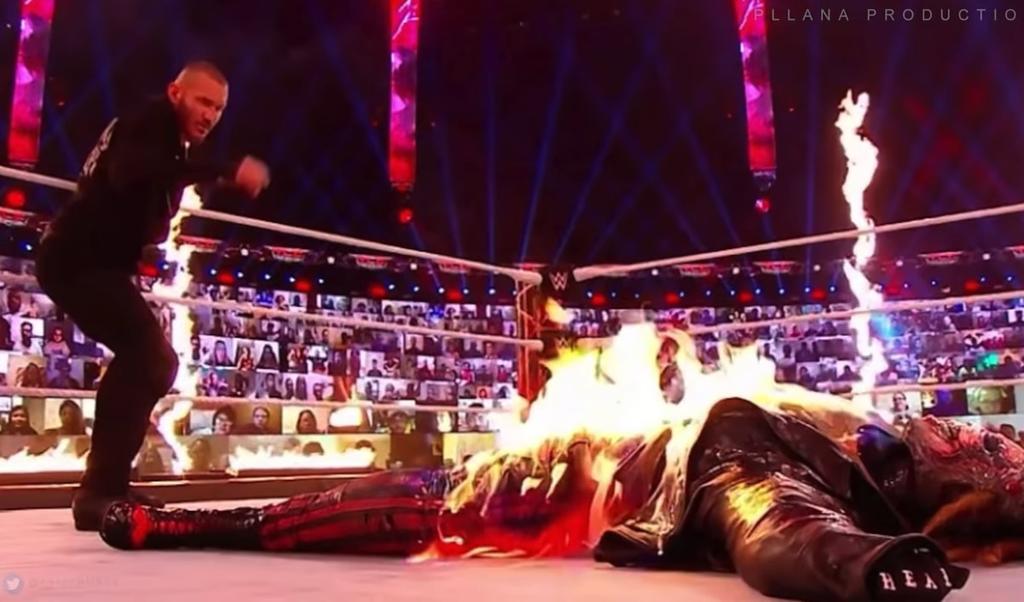 Randy Orton le prende fuego a su rival en el evento TLC de la WWE