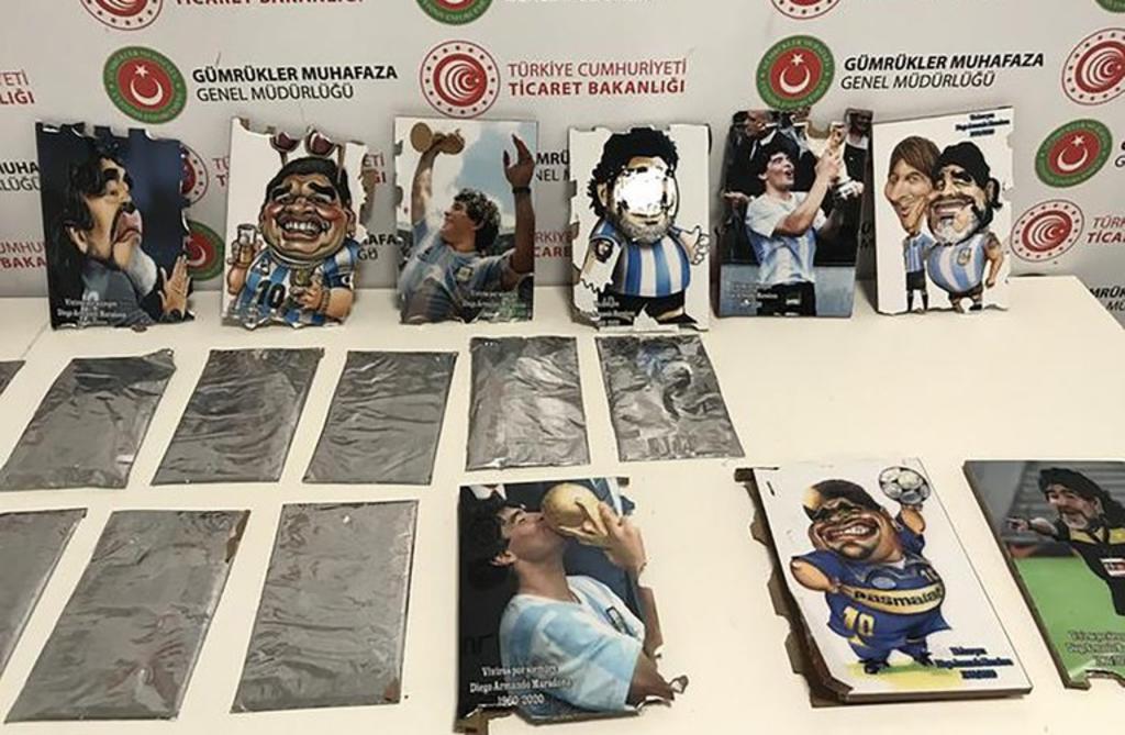 Decomisan cocaína escondida en caricaturas de Maradona en Turquía