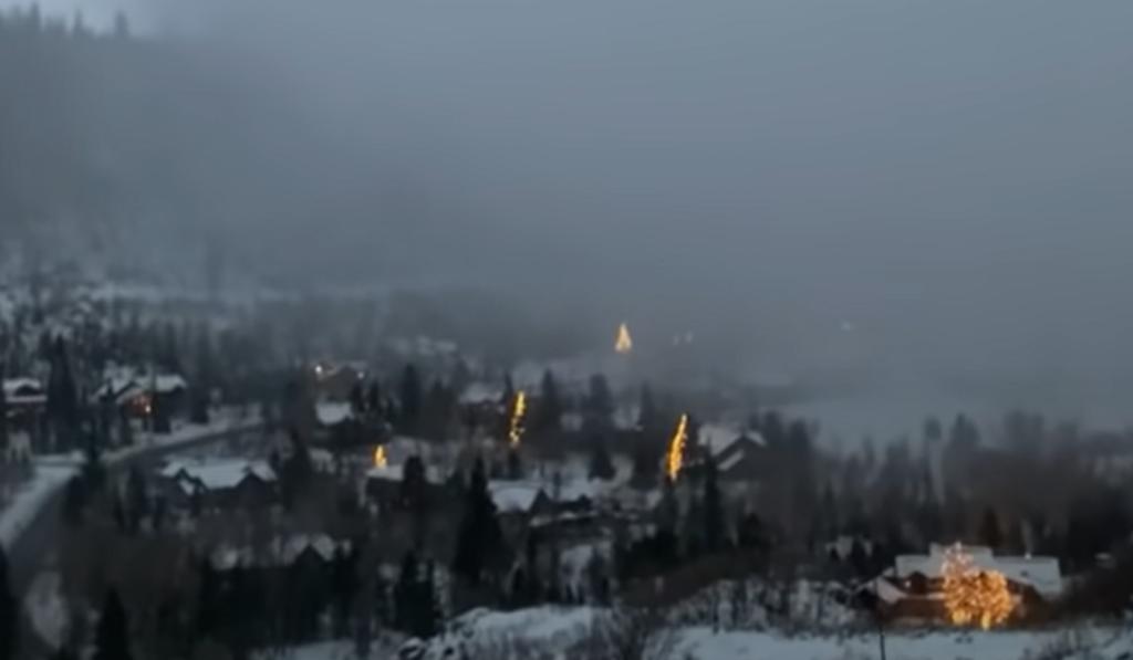 Tormenta de nieve 'desaparece' a un pueblo entero en cuestión de segundos