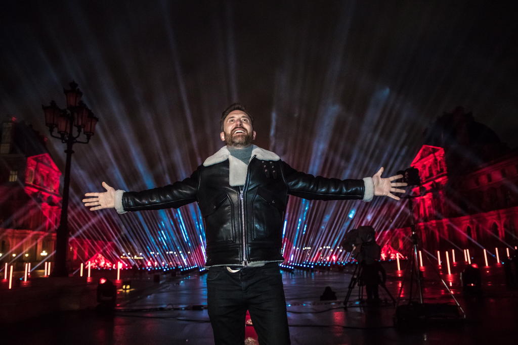 David Guetta recibirá el 2021 con concierto desde la pirámide Louvre