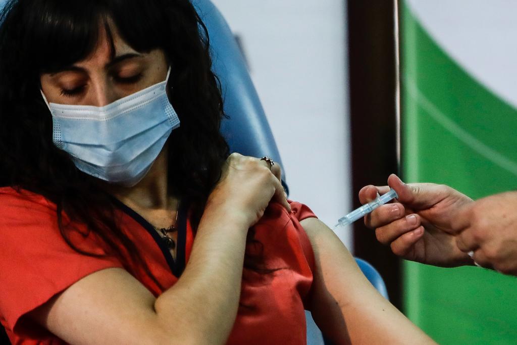 Argentina reporta 317 casos adversos en los inyectados con la vacuna Sputnik V contra COVID-19