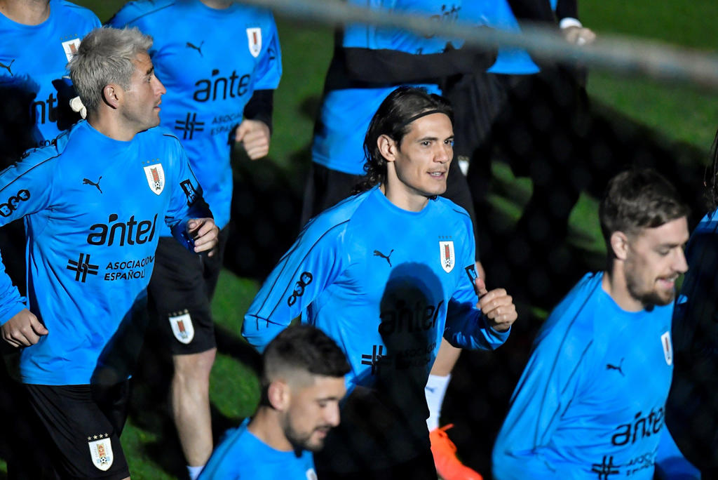 Futbolistas uruguayos defienden a Edinson Cavani tras sanción por 'racismo'