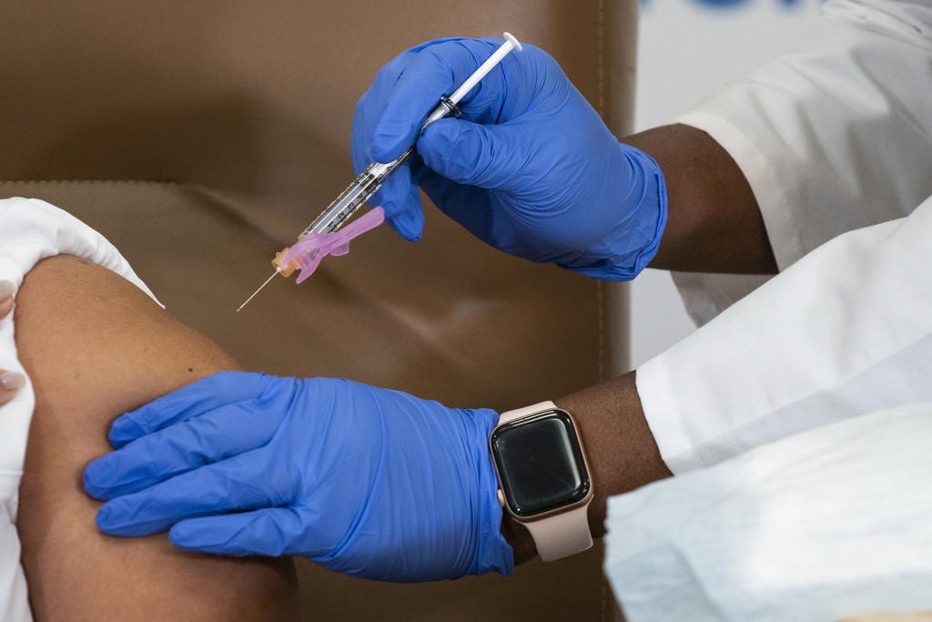 Nueva York abrirá centros de vacunación contra COVID-19 las 24 horas