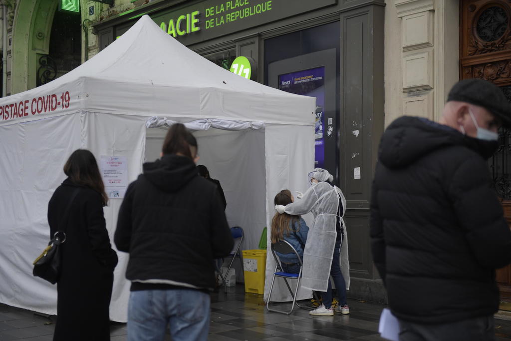 Continúan subiendo los contagios en Francia