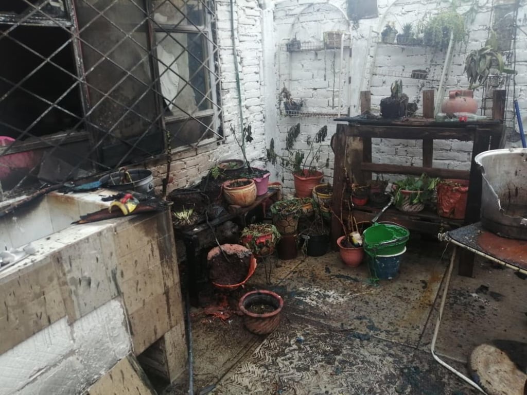 Explota tanque de gas por fuga en una vivienda de la José Revueltas